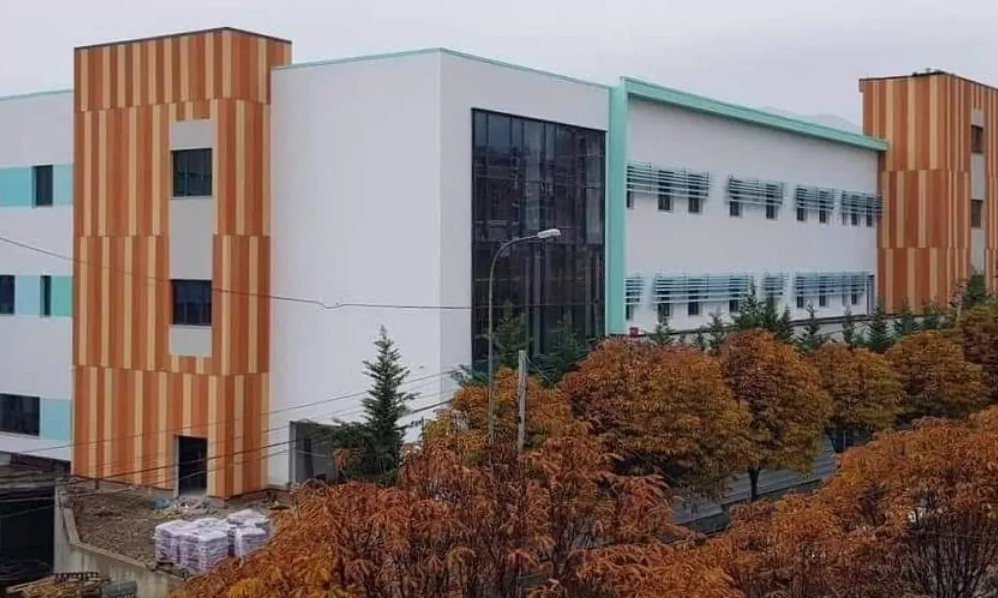 Spitali ku Nives u trajtua në Tiranë